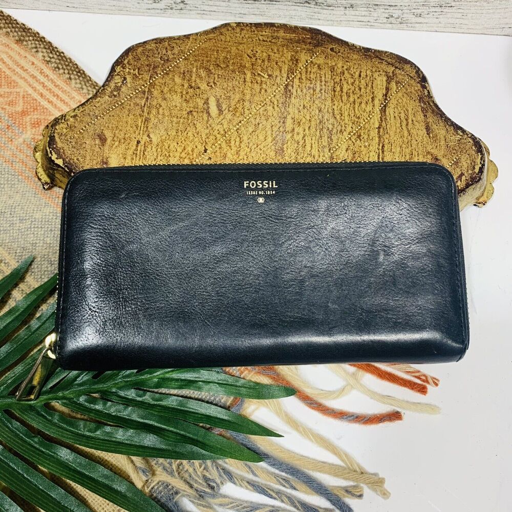 Fossil Leather Zip Around Wallet Women’s